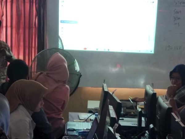 In House Training (IHT) Pengisian E-Rapor SMK Negeri 18 Samarinda