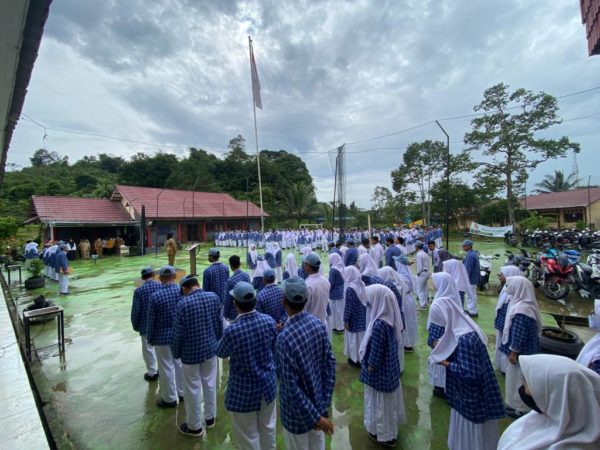 Pelaksanaan Upacara Bendera di SMK Negeri 18 Samarinda