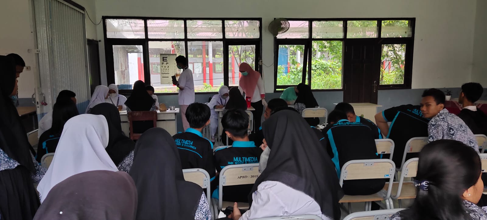 Pemeriksaan Kesehatan Siswa SMK Negeri 18 Oleh Puskesmas Lempake Pemeriksaan Kesehatan Siswa SMK Negeri 18 Oleh Puskesmas Lempake