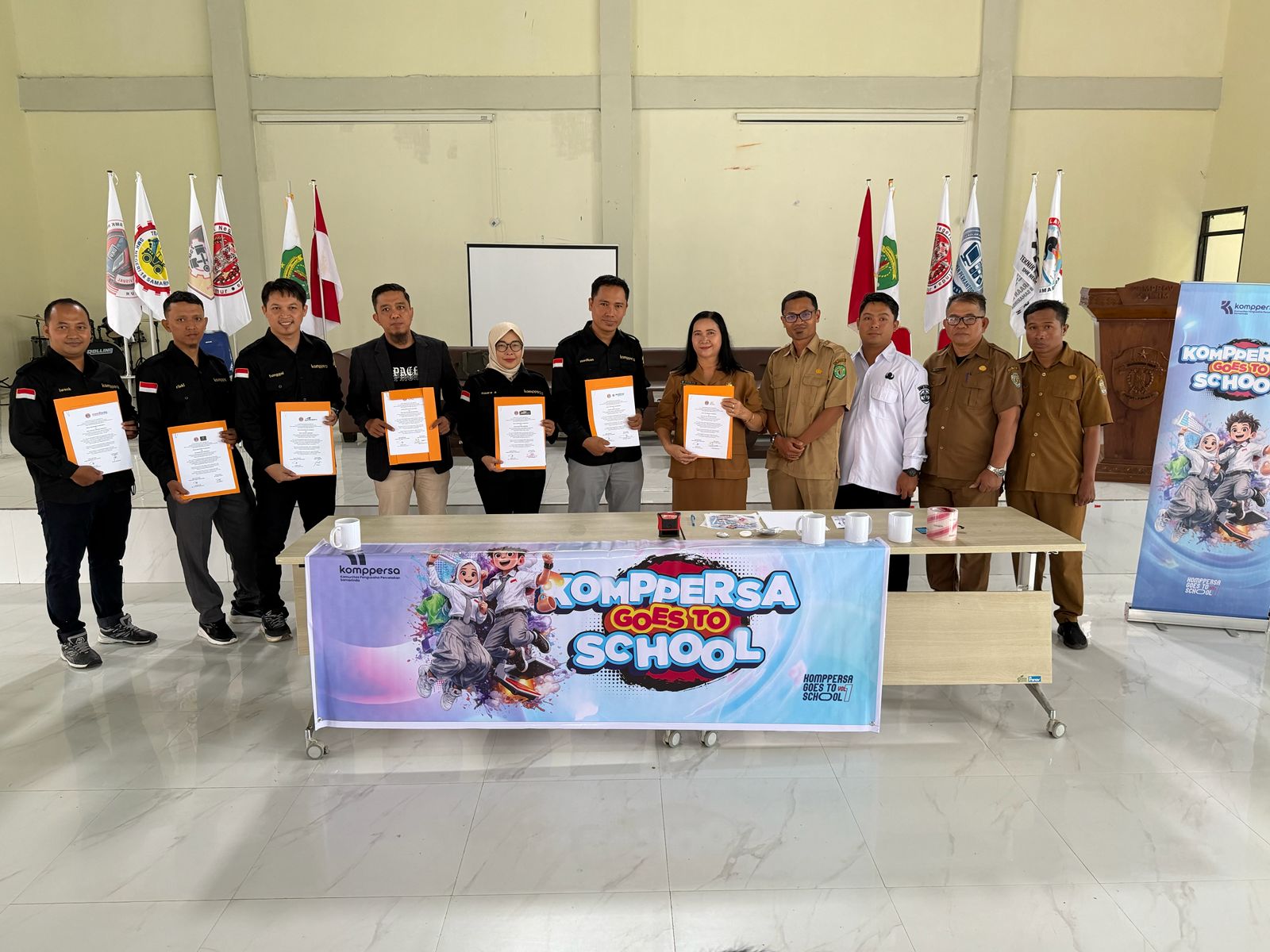 Penandatanganan MOU dengan 6 DUDI Industri Percetakan dan Guru Tamu dari Komppersa